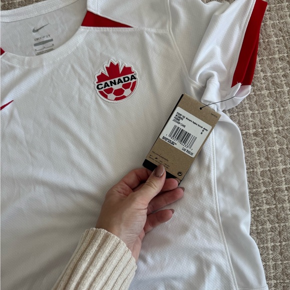 Nike White and Red Canada Soccer Jersey - Picture 2 of 2